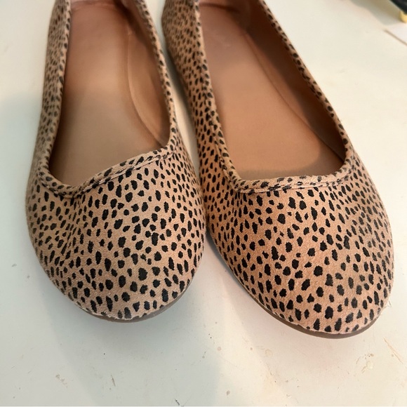 Universal Thread Flats - Picture 4 of 4